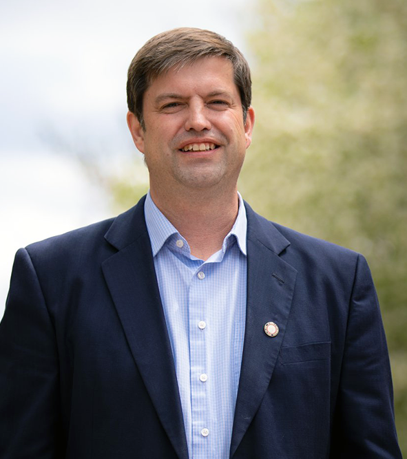 Dan Ahlers portrait
