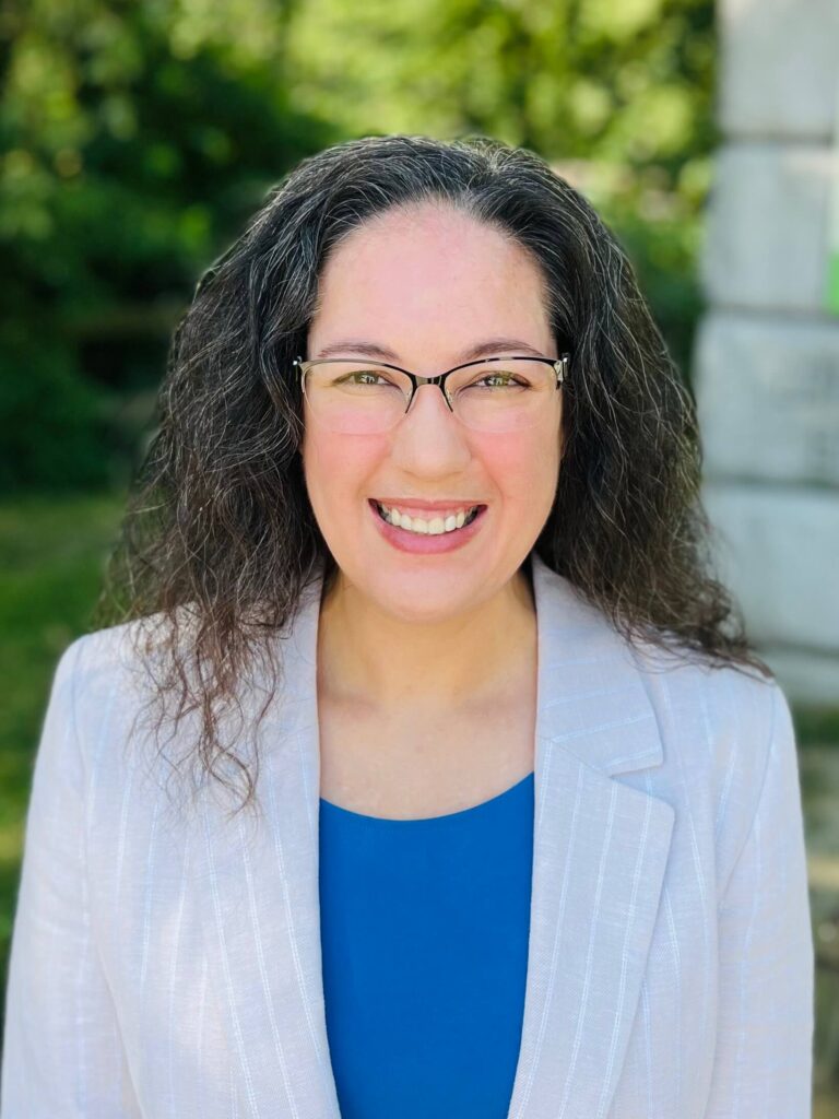 Portrait of Heather Raymond